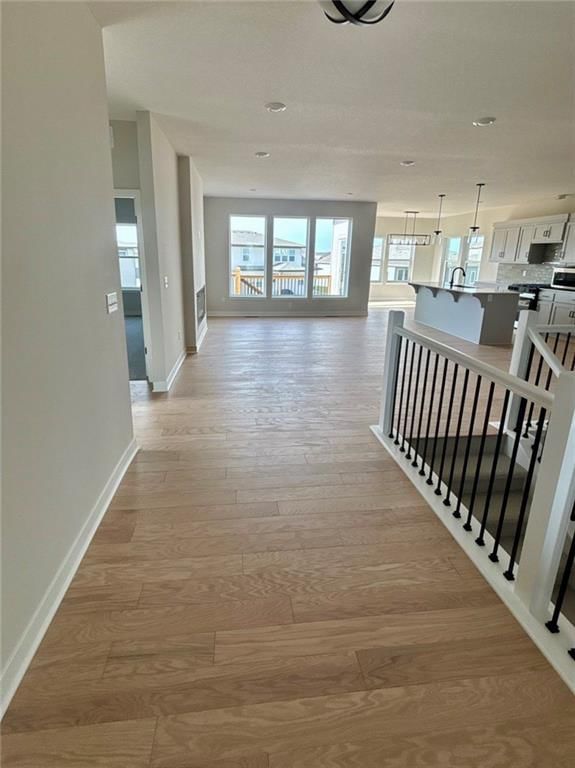 359 SW Amara Drive — photo 2
