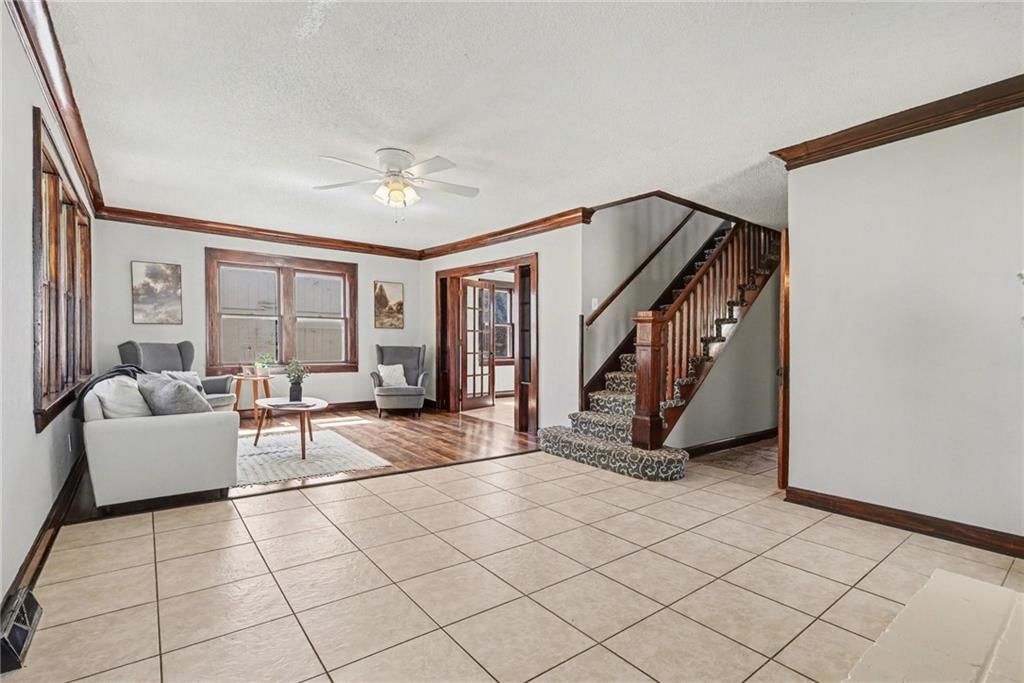 1812 S Hedges Avenue — photo 4