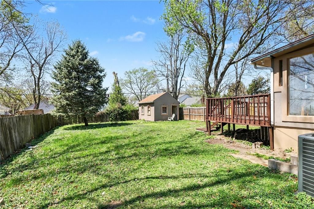 1812 S Hedges Avenue — photo 14