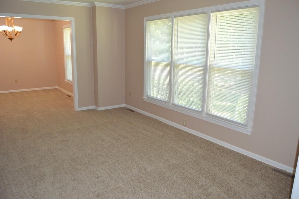 1127 Queens Place Street — photo 4