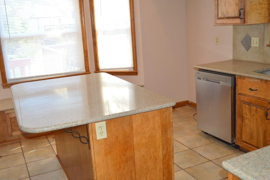 1127 Queens Place Street — photo 6