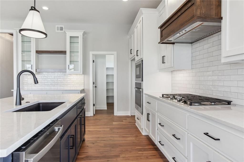 17008 W 172nd Ter Street — photo 8