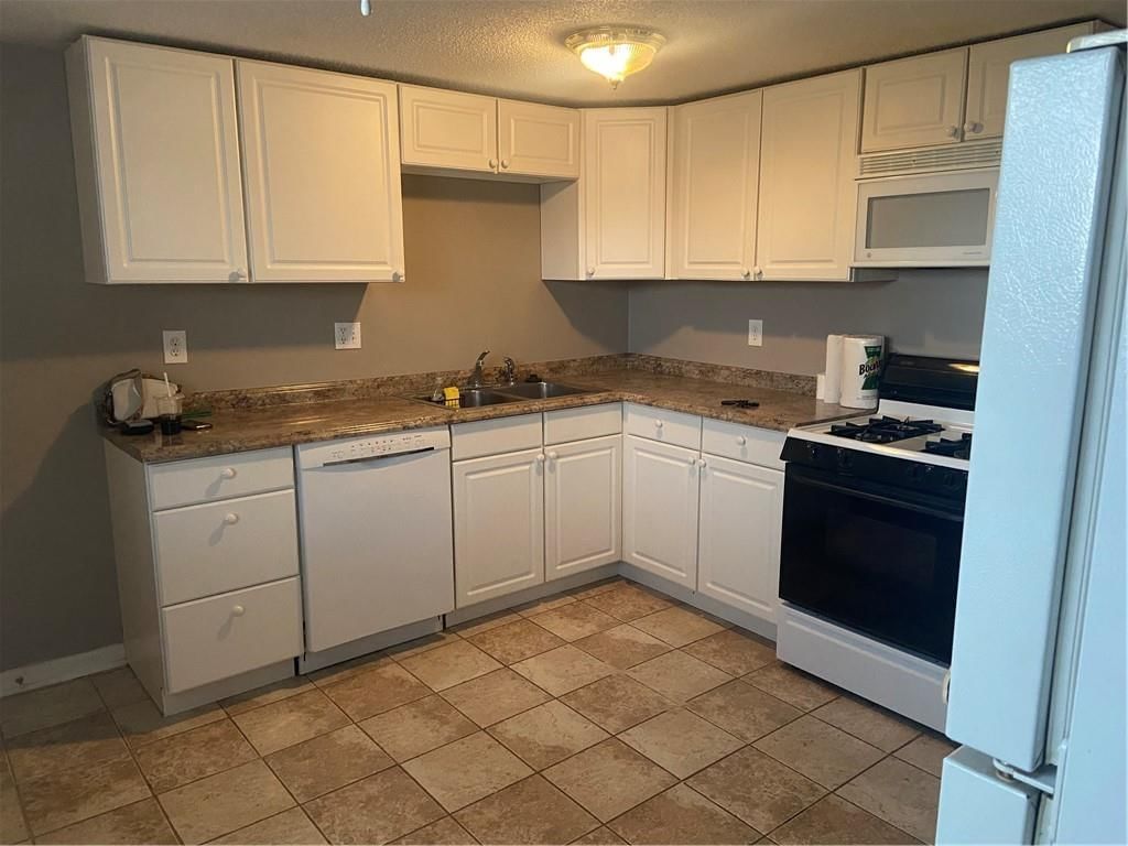 9010-9012 Catherine Road — photo 4