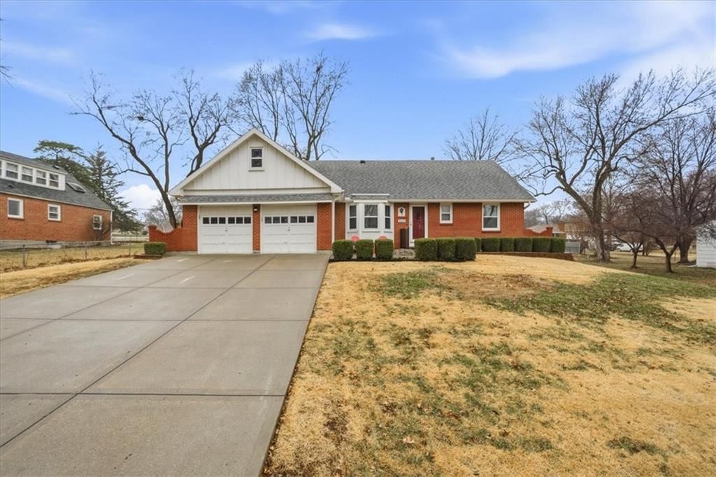 5628 Earnshaw Street, Shawnee, KS