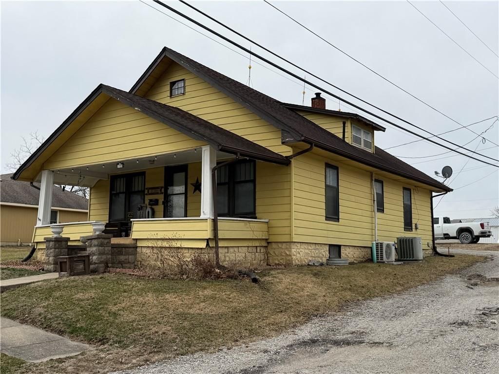 611 N Chestnut Street — photo 2