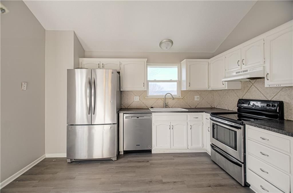 511 E 97th Terrace — photo 9