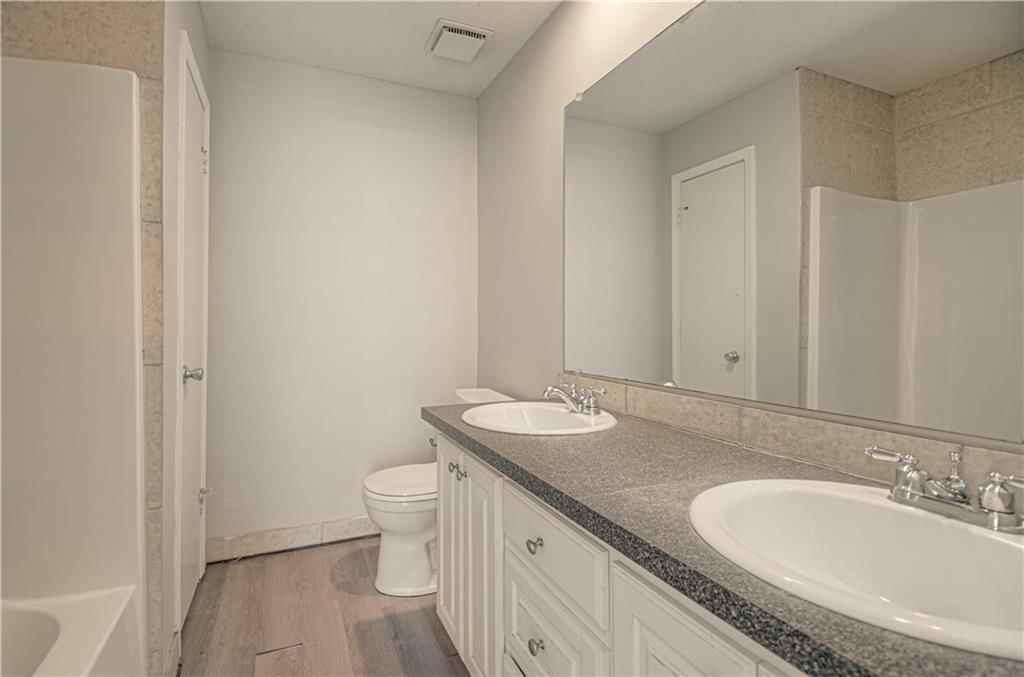 511 E 97th Terrace — photo 16