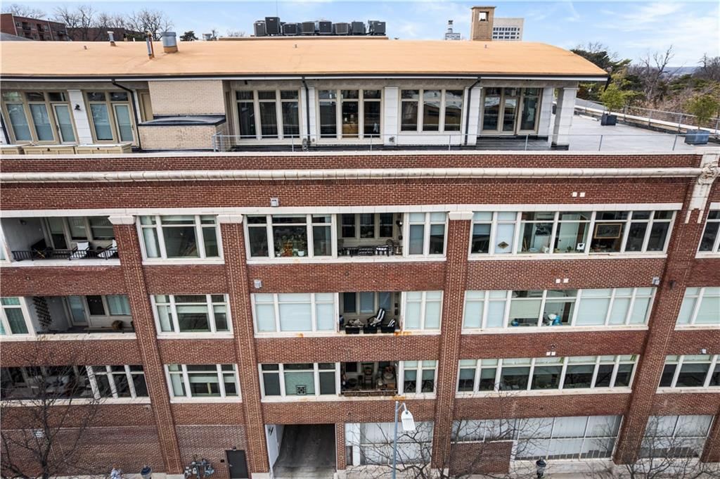 2929 McGee Trafficway — photo 2