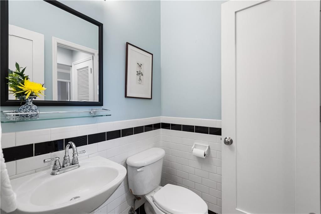 2929 McGee Trafficway — photo 17