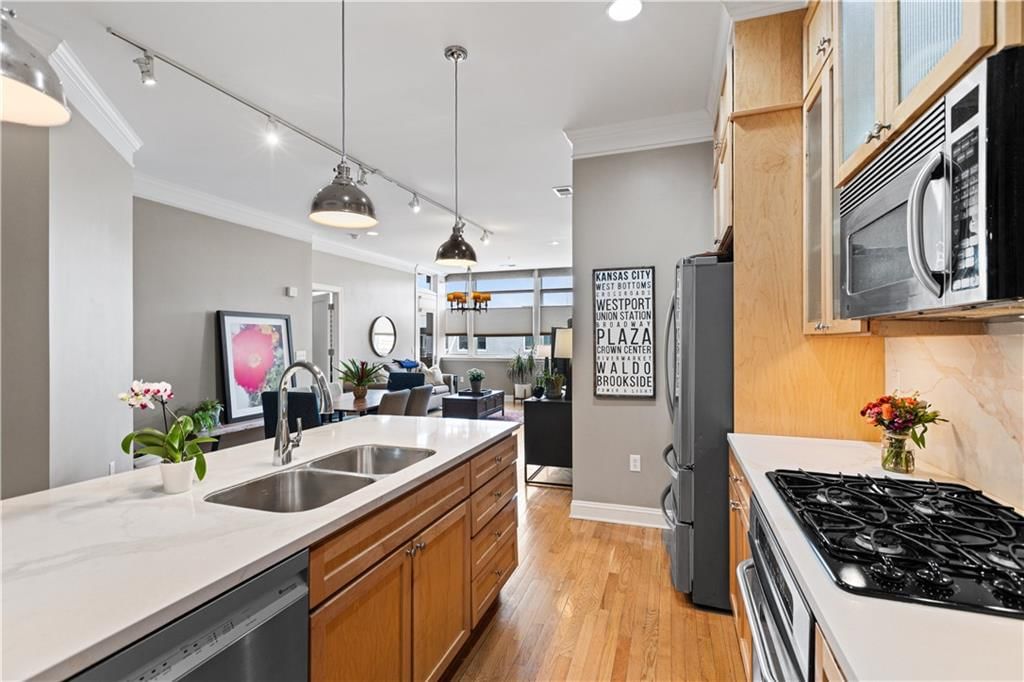 2929 McGee Trafficway — photo 19