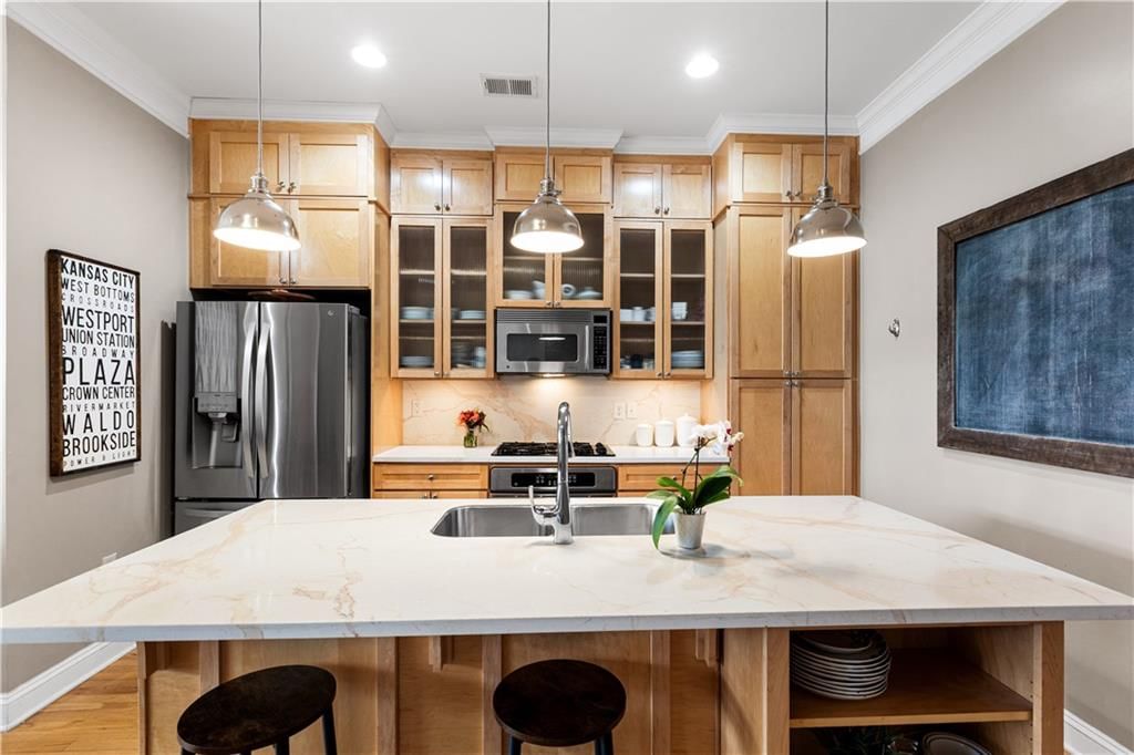 2929 McGee Trafficway — photo 21