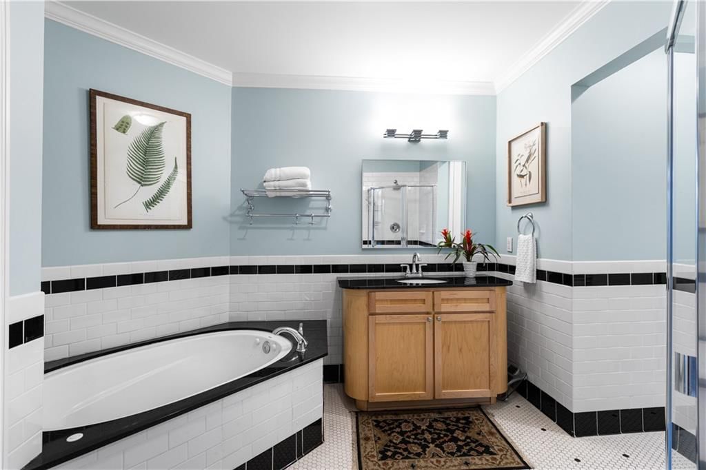 2929 McGee Trafficway — photo 34