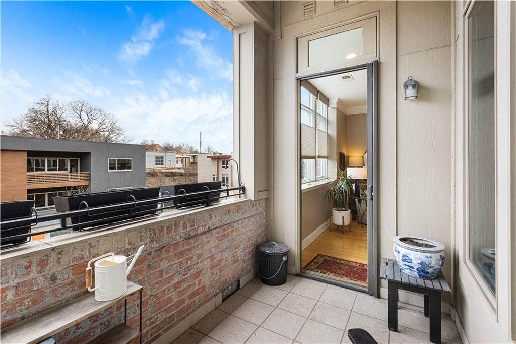 2929 McGee Trafficway — photo 38