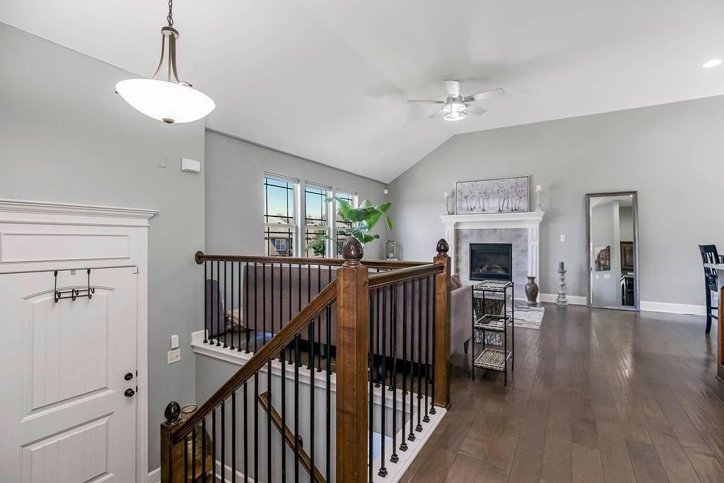 803 SW Apple Grove Court — photo 4