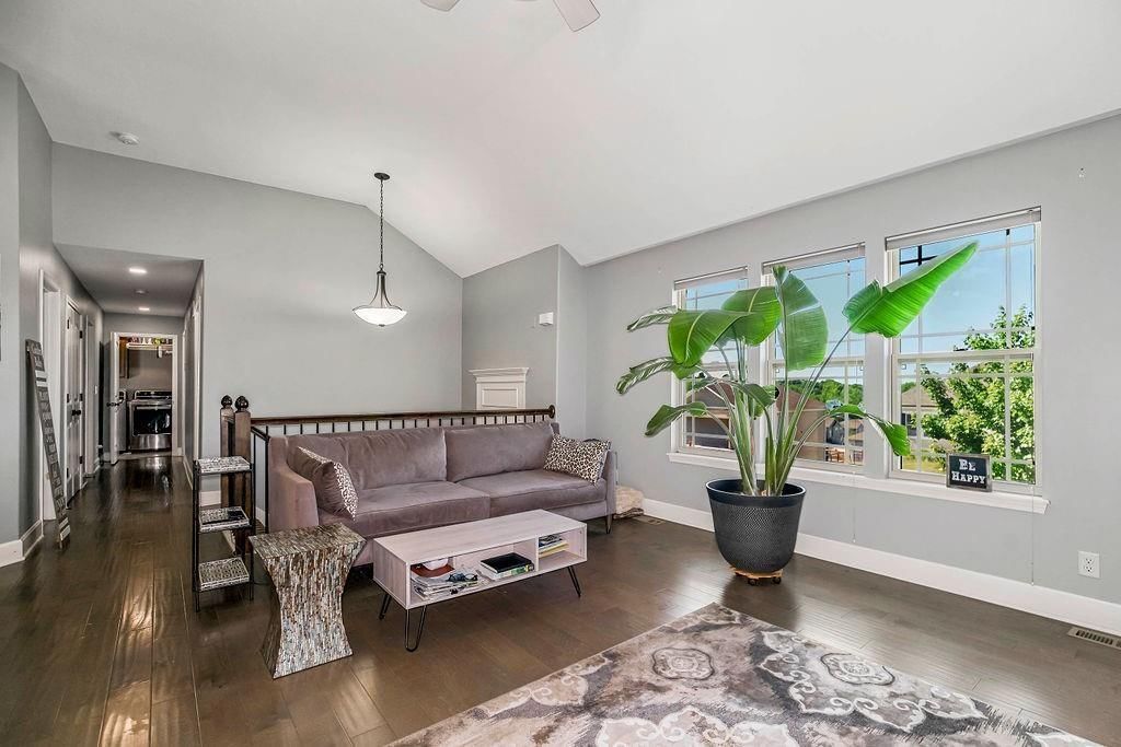 803 SW Apple Grove Court — photo 6