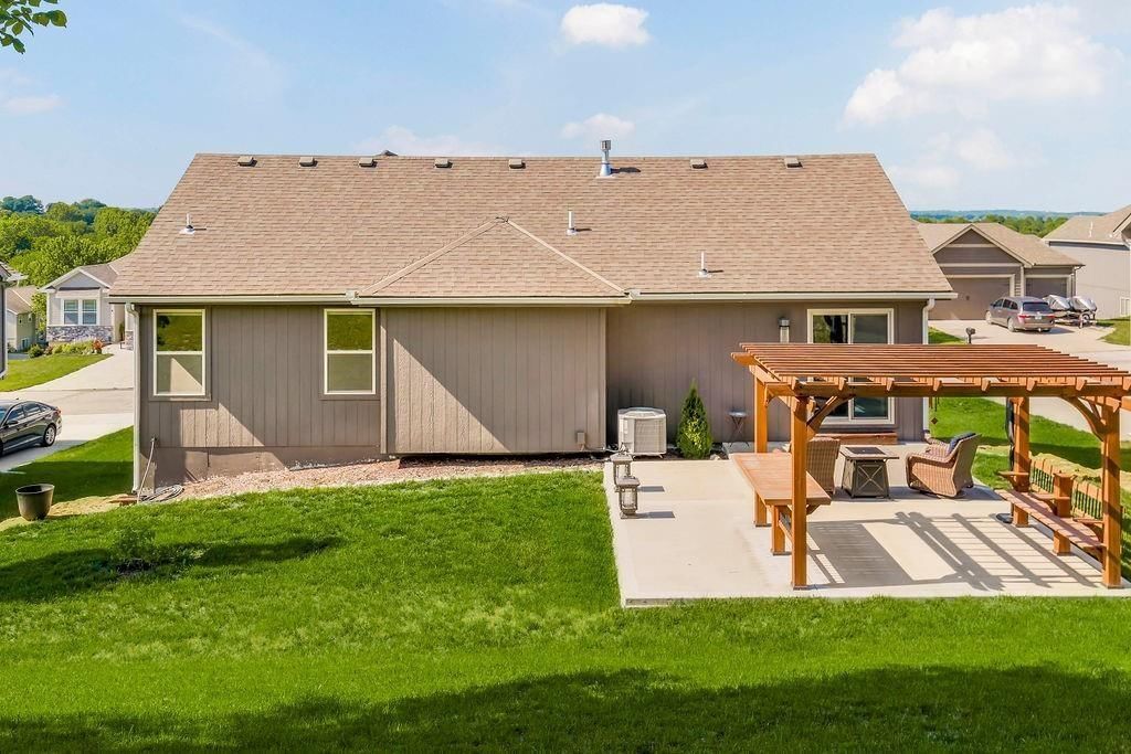 803 SW Apple Grove Court — photo 25