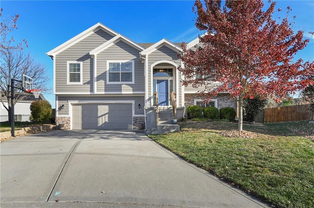 9004 SW 9th Terrace Court, Blue Springs, MO