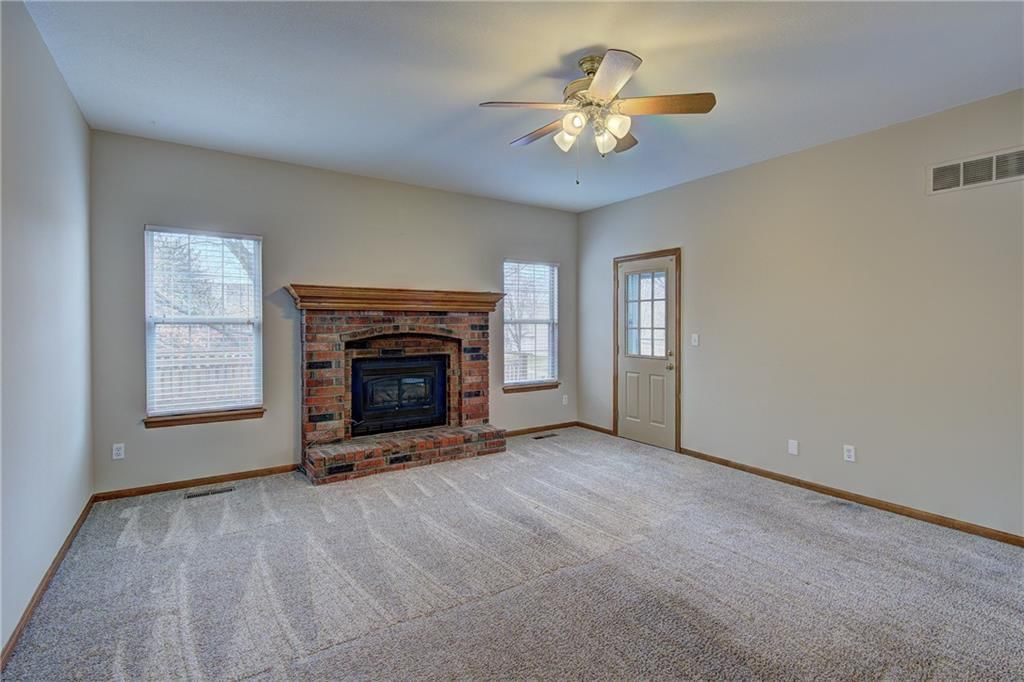 628 SE Ashton Drive — photo 3