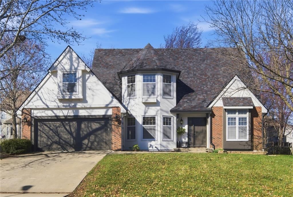 13810 Pembroke Lane, Leawood, KS