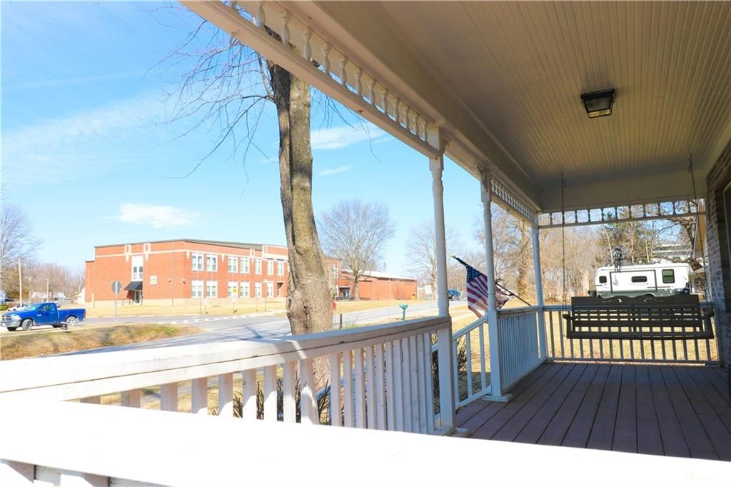 617 Center Street — photo 2