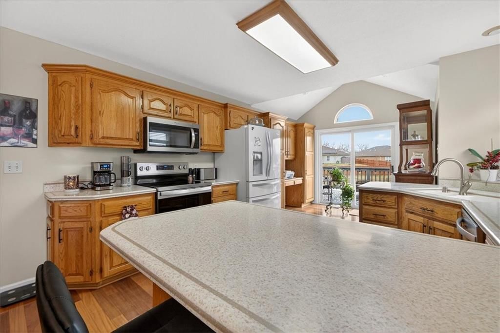 802 Redbud Drive — photo 18