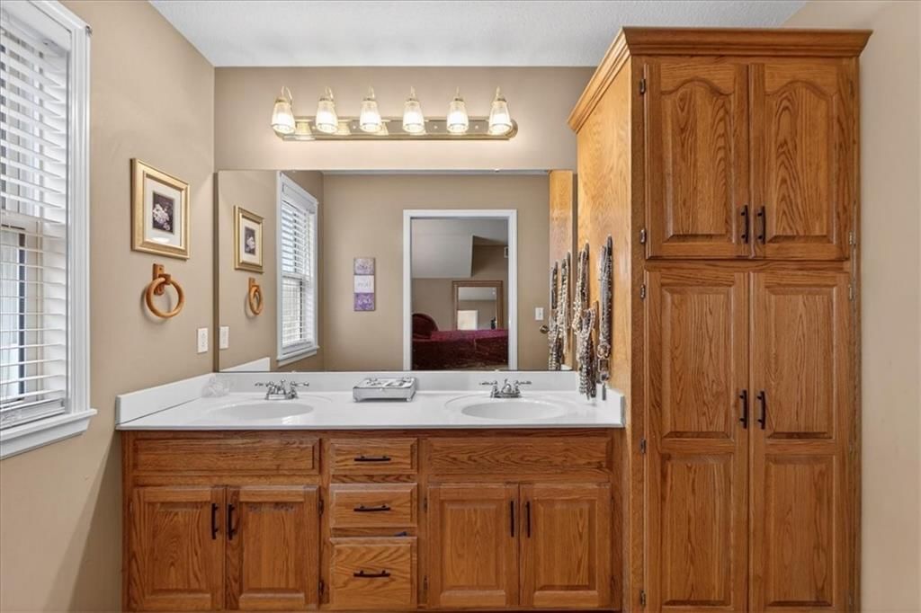 802 Redbud Drive — photo 36
