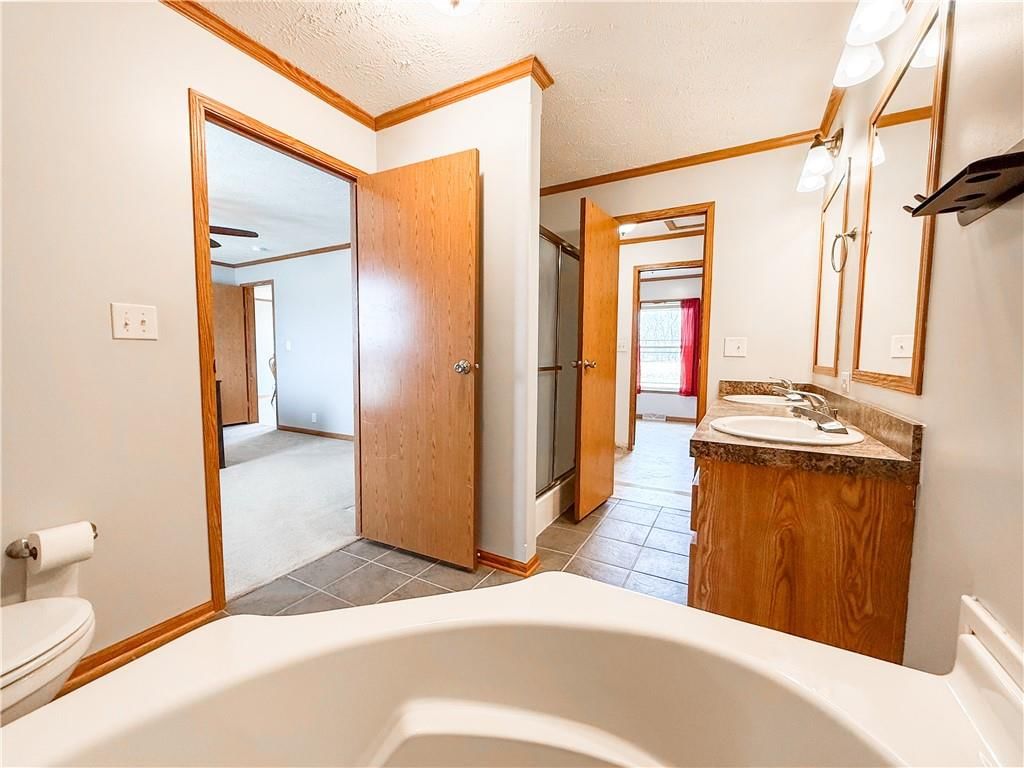 526 NW 1421st Road — photo 18