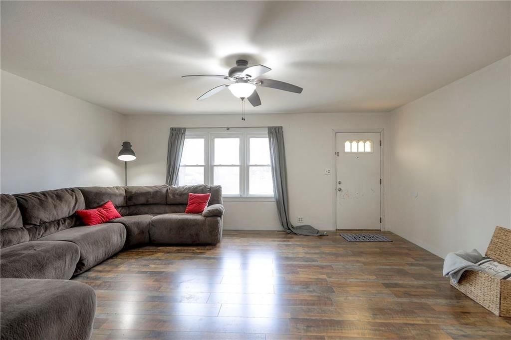 406 E Washington Street — photo 7