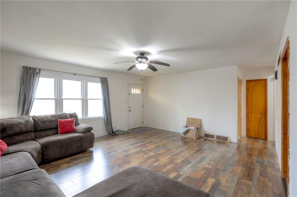 406 E Washington Street — photo 8