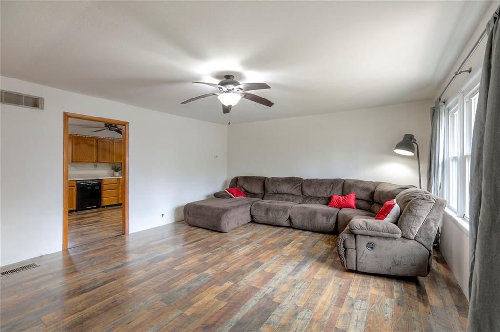 406 E Washington Street — photo 9