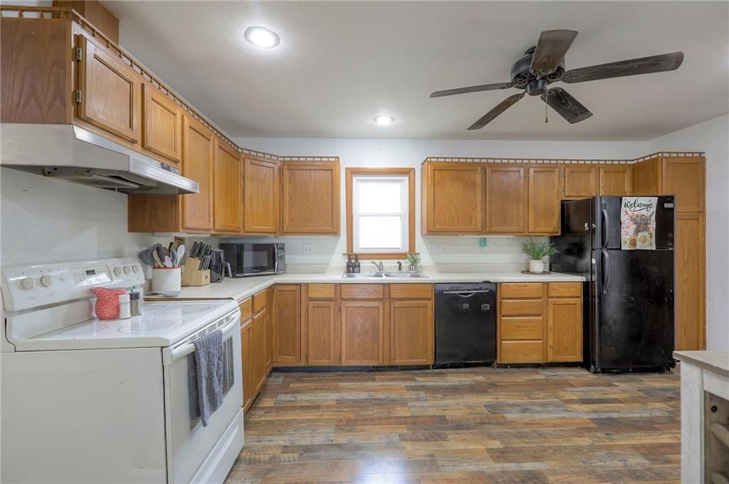 406 E Washington Street — photo 10