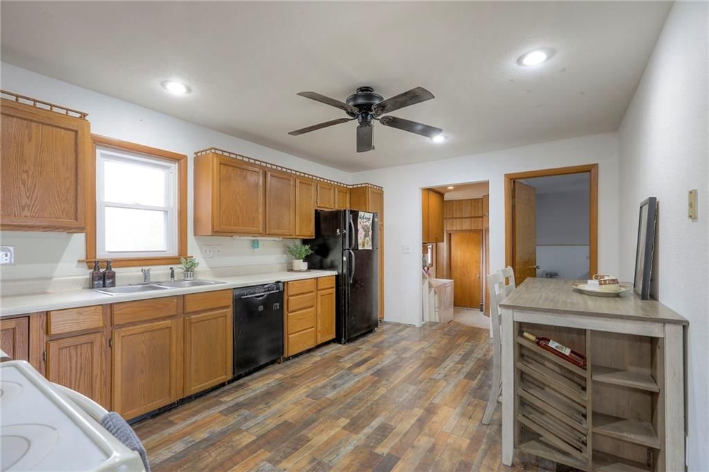 406 E Washington Street — photo 11