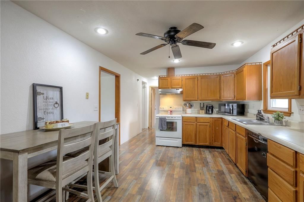 406 E Washington Street — photo 13