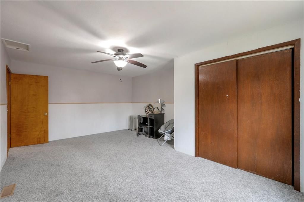 406 E Washington Street — photo 17