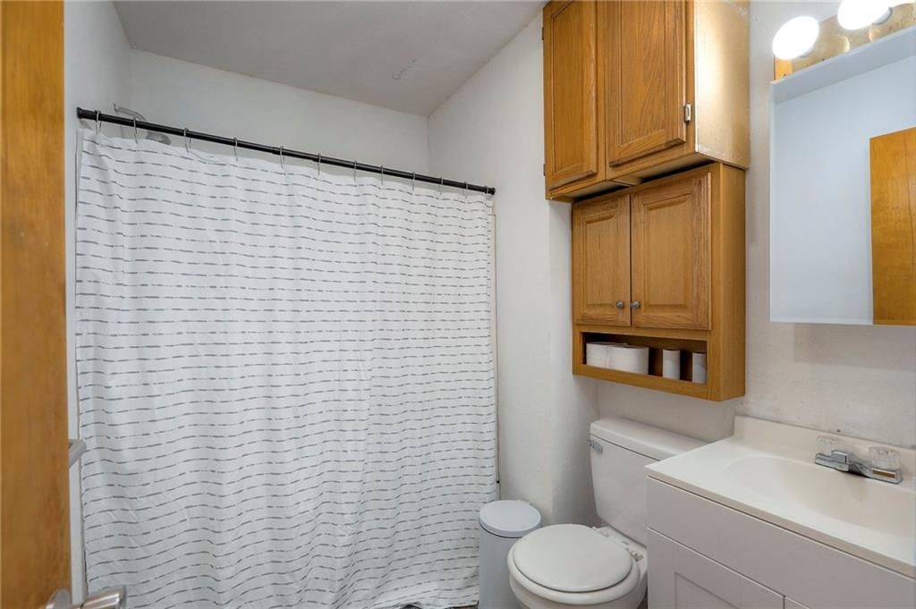 406 E Washington Street — photo 18