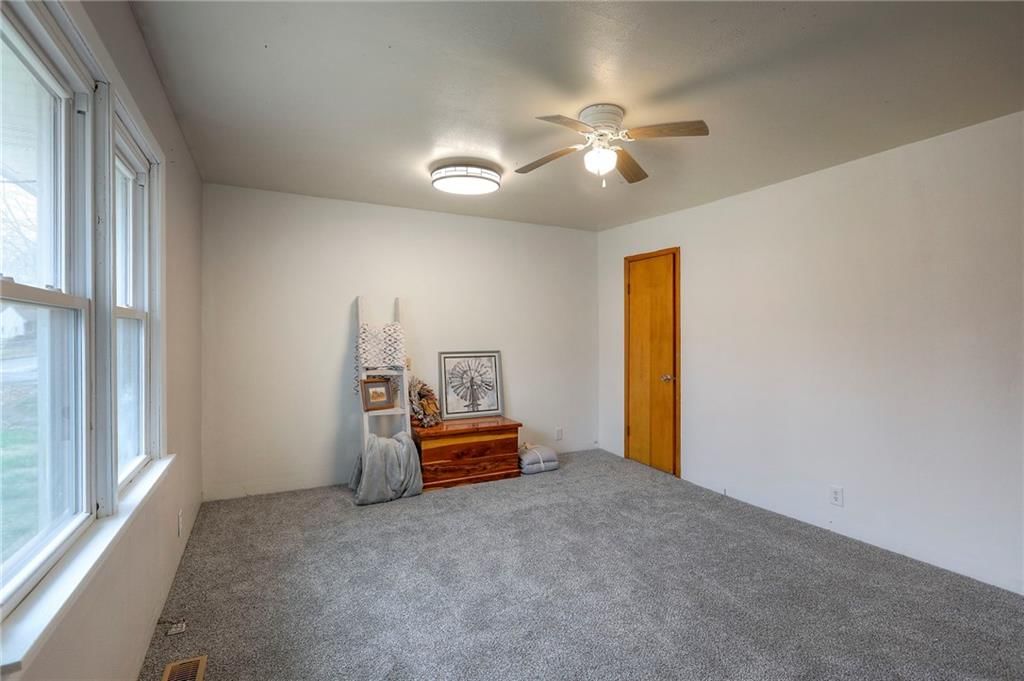 406 E Washington Street — photo 20