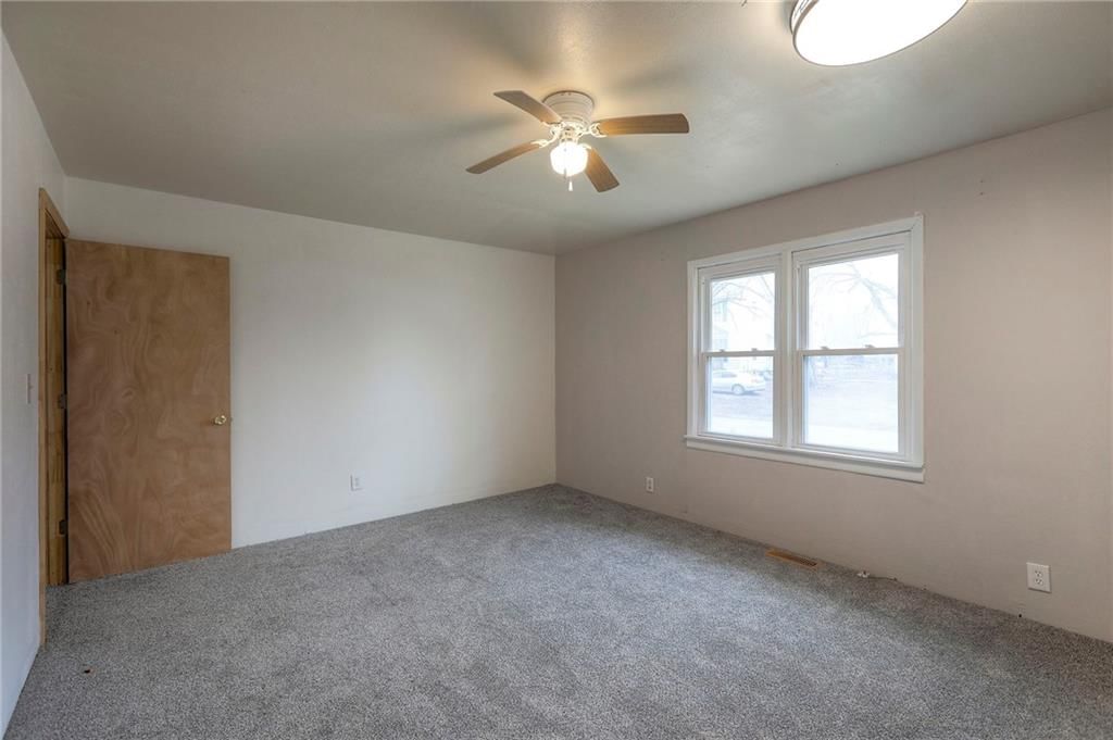 406 E Washington Street — photo 22