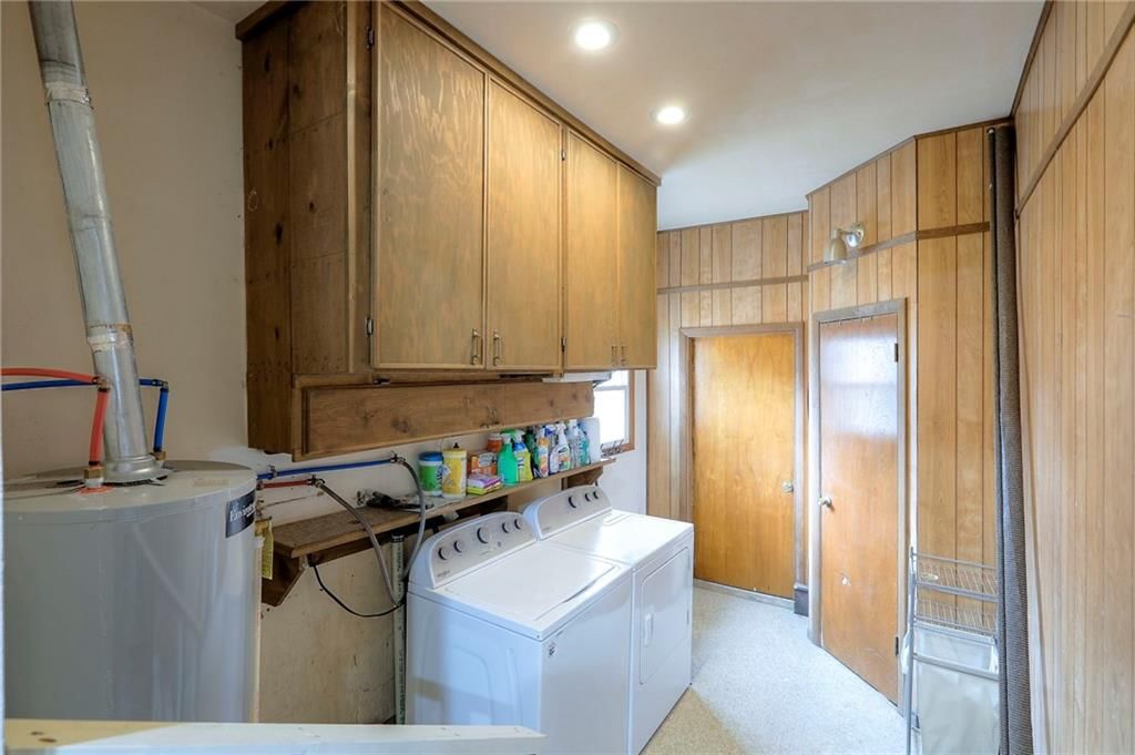 406 E Washington Street — photo 27