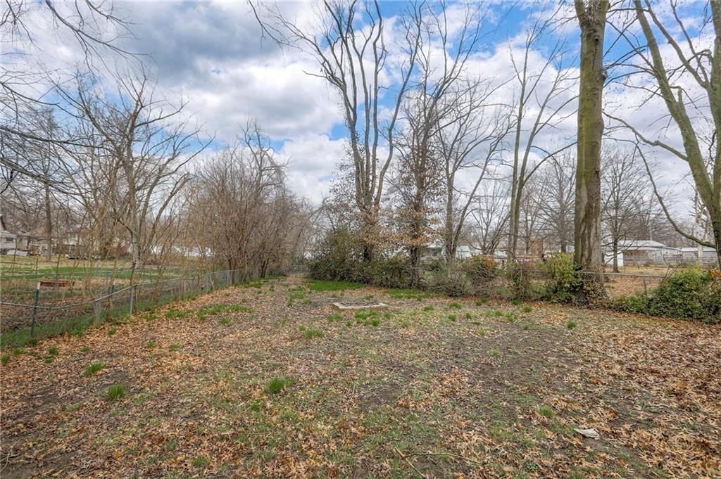 406 E Washington Street — photo 32
