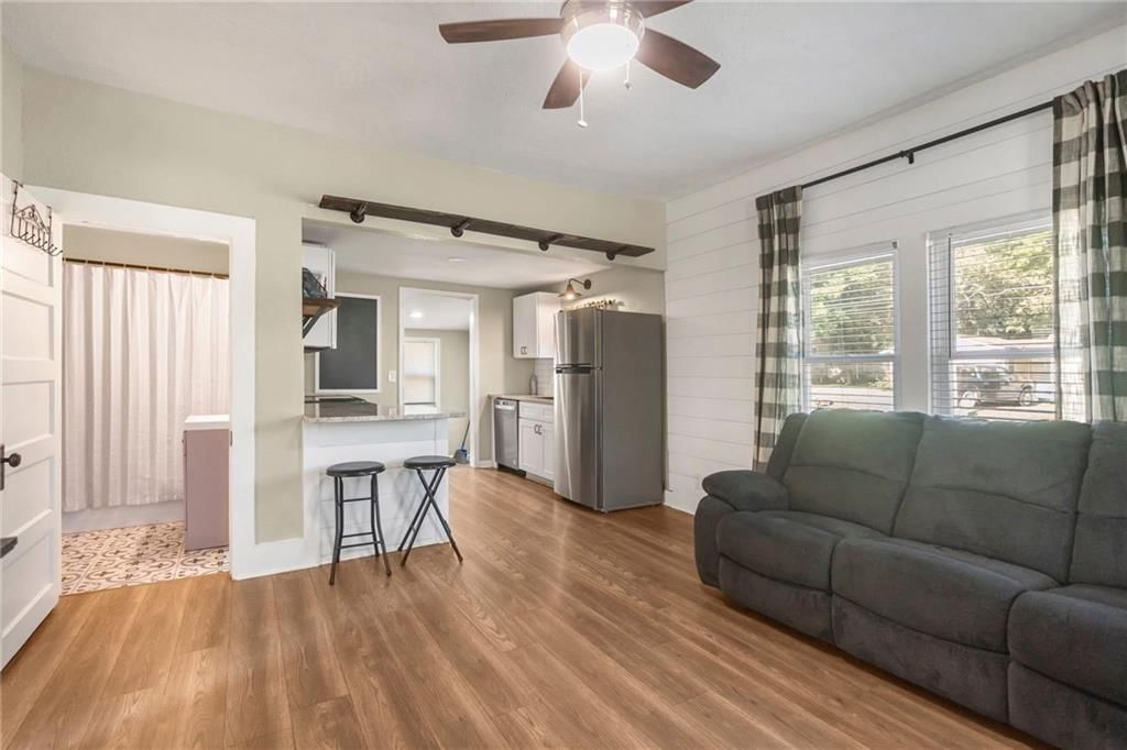 900 Walnut Avenue — photo 2