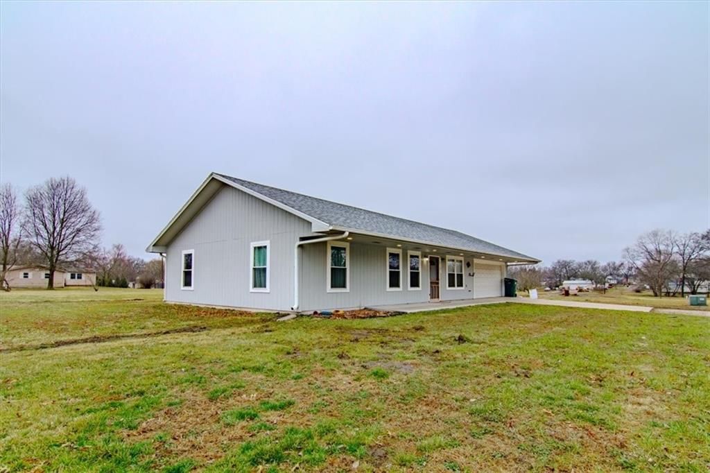 604 E Vogt Road — photo 2