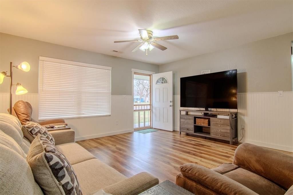 604 E Vogt Road — photo 7