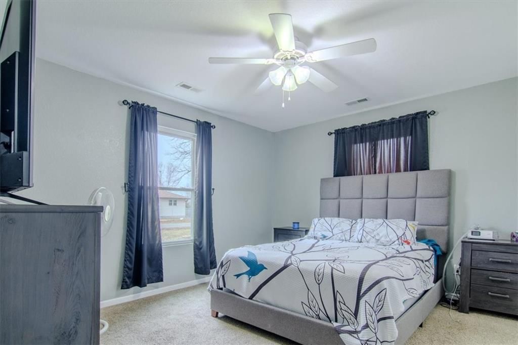 604 E Vogt Road — photo 8