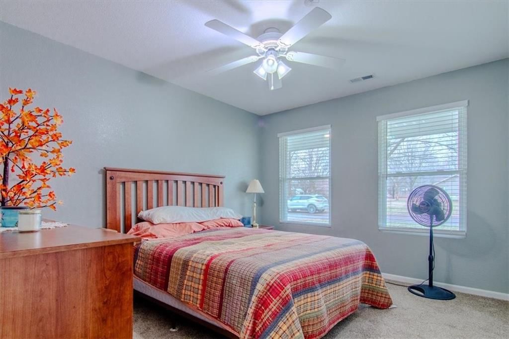 604 E Vogt Road — photo 10