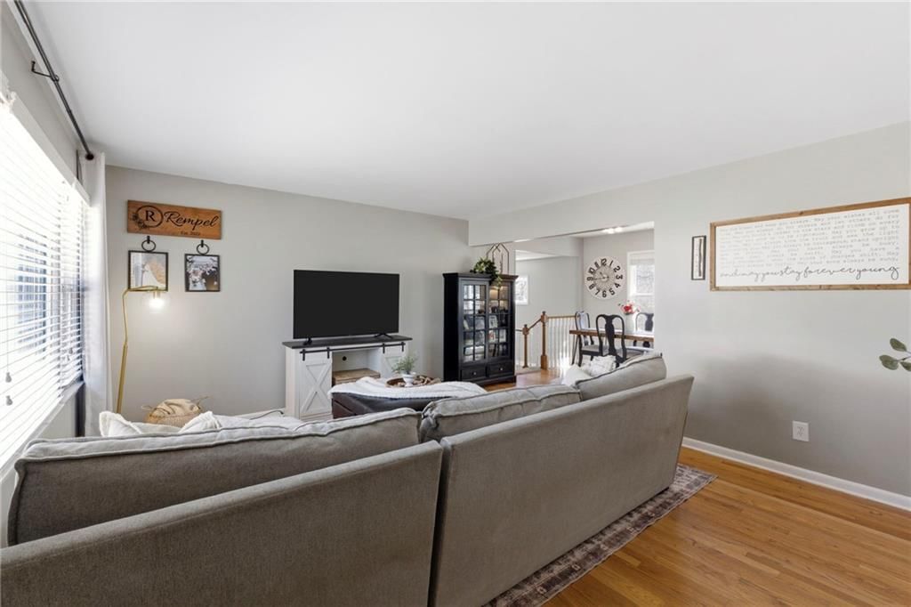 9237 Hemlock Street — photo 4