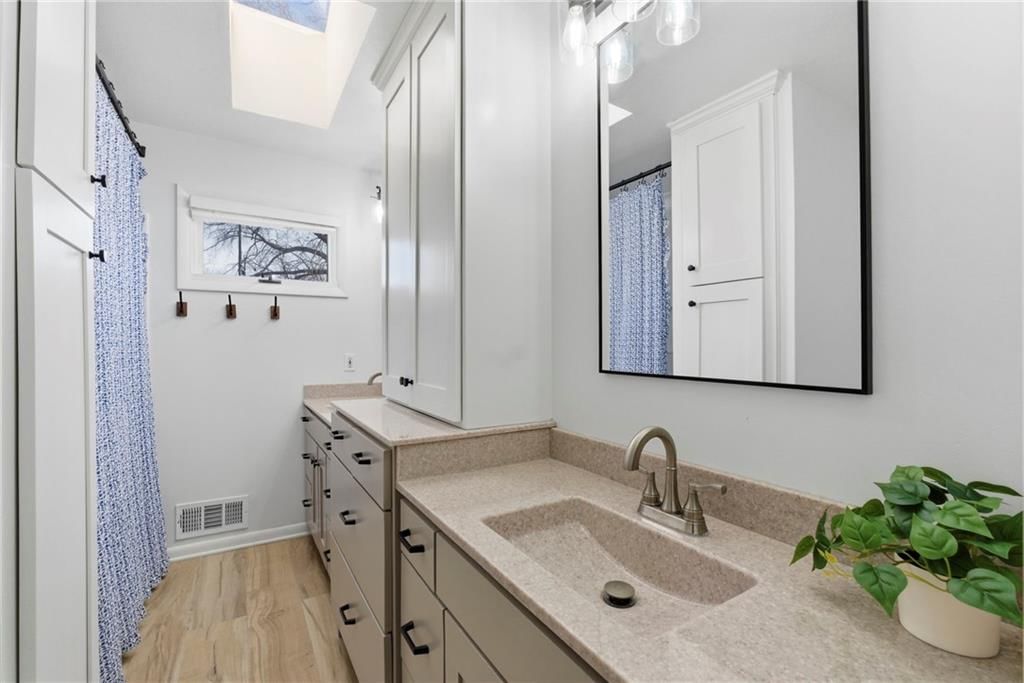 9237 Hemlock Street — photo 20