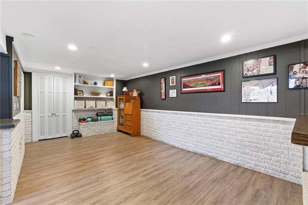9237 Hemlock Street — photo 27