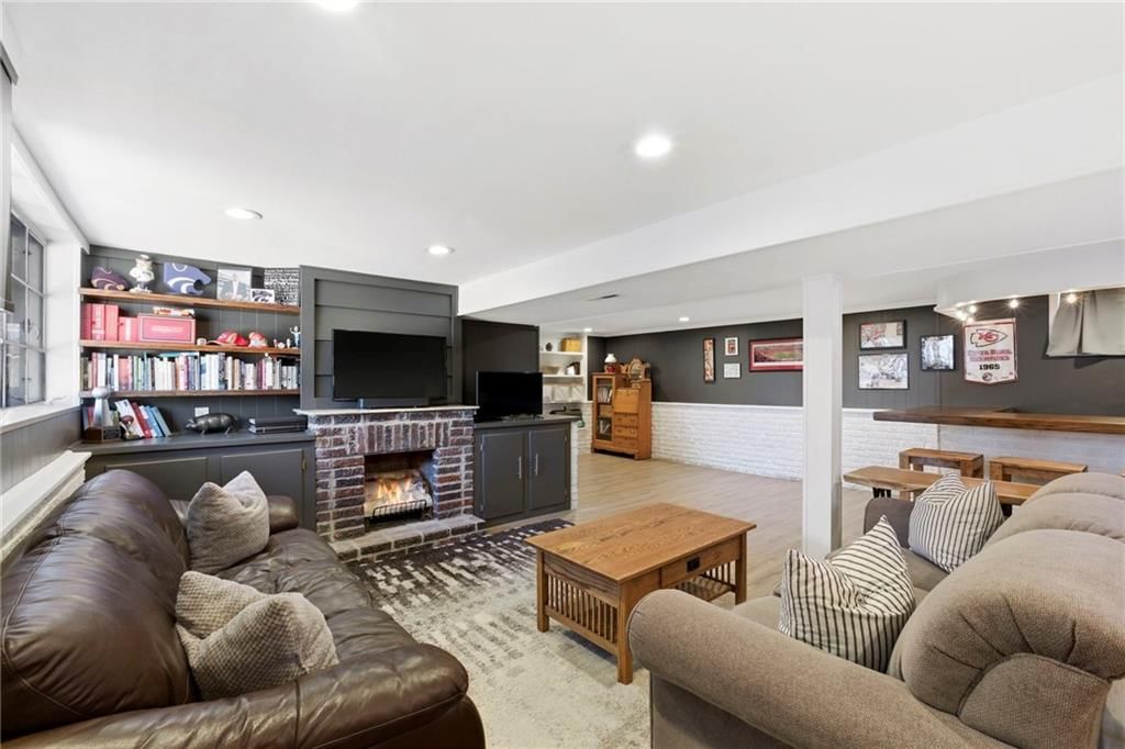 9237 Hemlock Street — photo 28