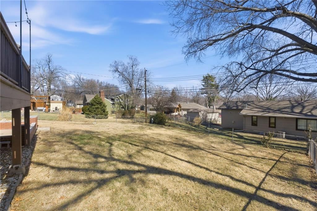 9237 Hemlock Street — photo 29