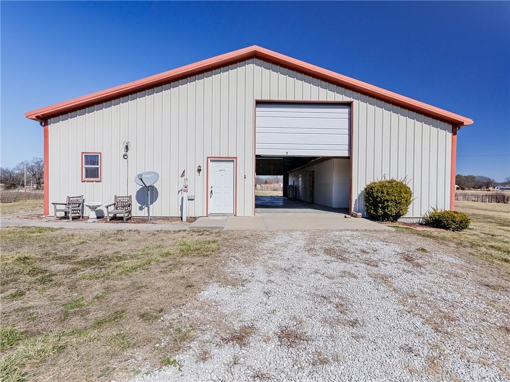 8823 NE OO Highway — photo 1